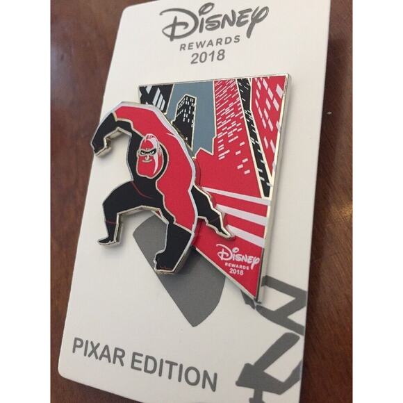 Mr Incredible Pin Pixar Incredibles Disney Parks Rewards Visa Card Exclusive - Picture 2 of 4